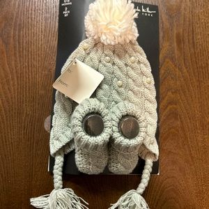 NWT baby winter beanie and booties 🩶 0-6 months